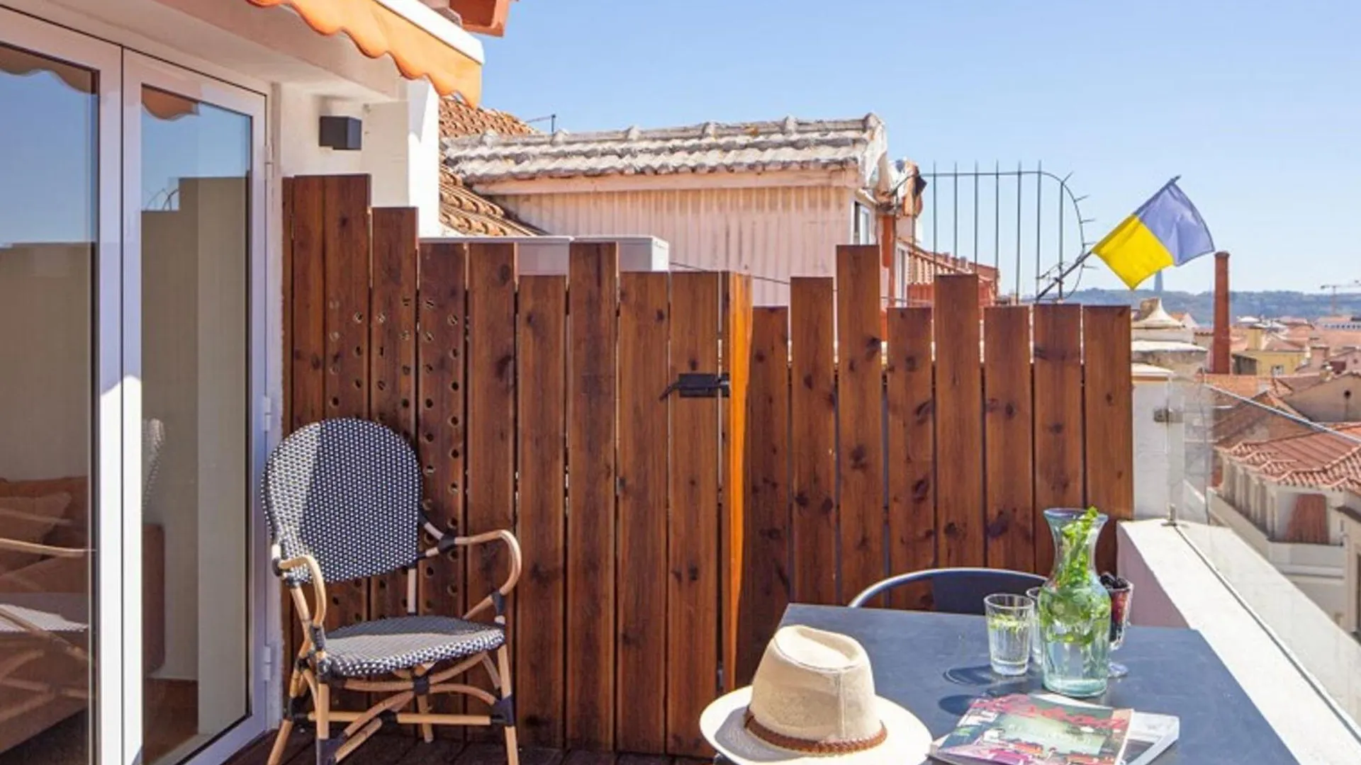 1Bdr Apartment With Terrace And View By Lovelystay contacts