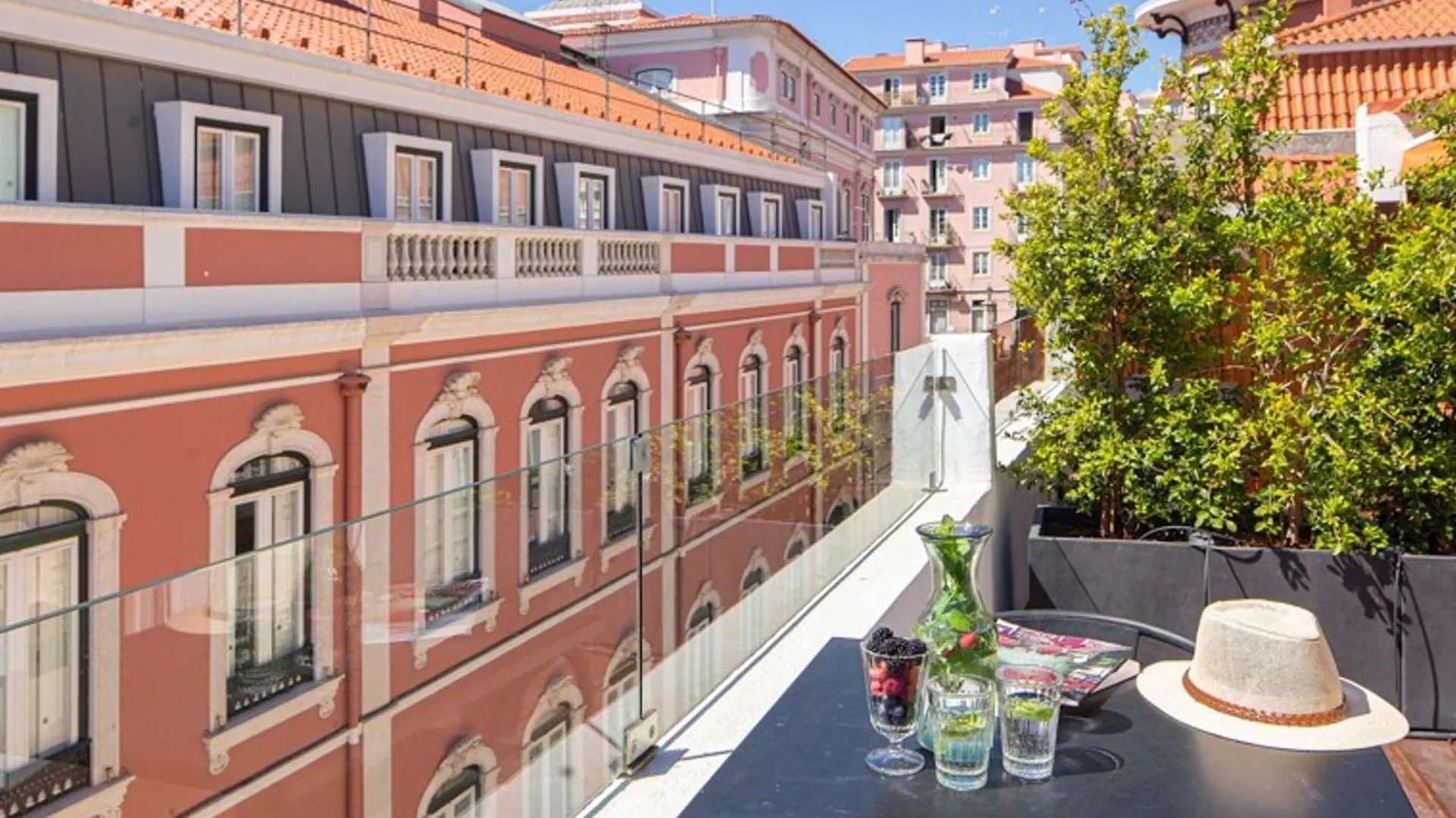 1Bdr Apartment With Terrace And View By Lovelystay Lisbon Portugal